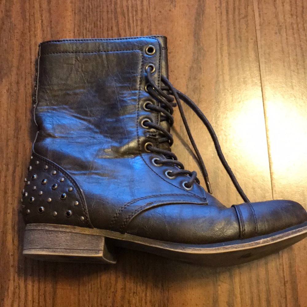 Boots - Picture 2 of 3